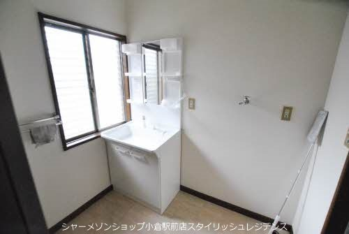新高田１丁目　貸家の洗面所