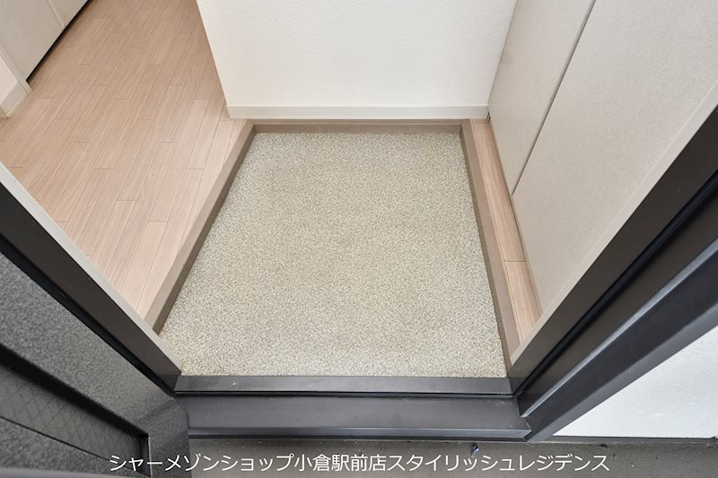 オー・ボアパティールⅡ　C棟の玄関