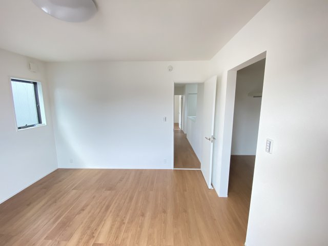 ☆NEW　PRICE☆未入居戸建　静岡市清水区大沢町の洋室|白を基調とした開放感溢れるルームデザインです。