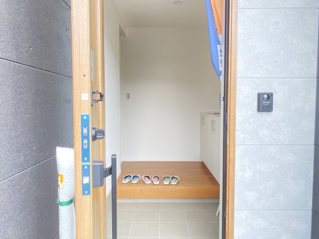 ☆NEW　PRICE☆未入居戸建　静岡市清水区大沢町の玄関|白を基調とした明るくてゆったりした玄関です。