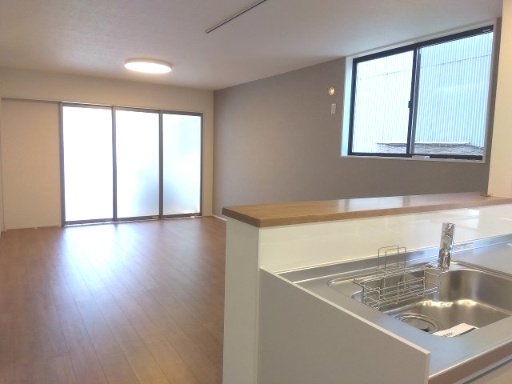 ☆NEW　PRICE☆未入居戸建　静岡市清水区大沢町の居間・リビング|ゆったりとした空間で家族団欒のひとときを過ごせます。