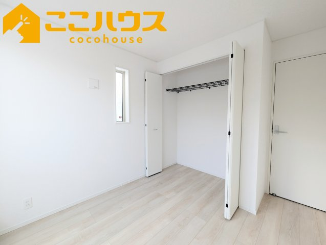 糸満市座波第2　クレイドルガーデン　新築戸建て　全4棟　2号棟の収納|洋服が多い方でも安心の収納力