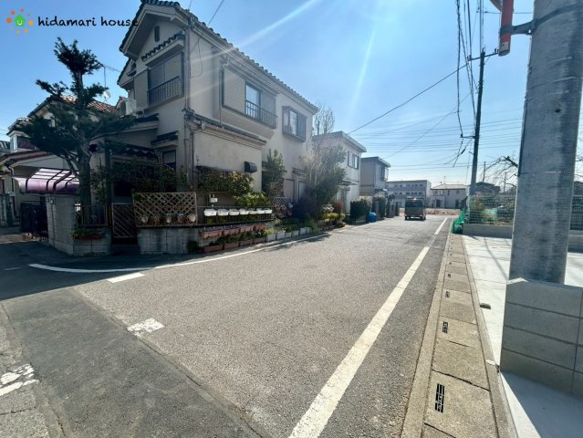 桶川市坂田東第2期　新築戸建　ハートフルタウンAの前面道路含む現地写真