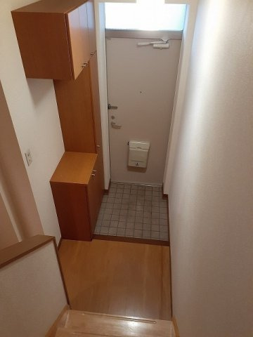 レイ　ヒルズ　　刈谷市近郊の賃貸はクラスホーム刈谷店の玄関|収納もある玄関です