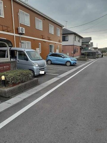 レイ　ヒルズ　　刈谷市近郊の賃貸はクラスホーム刈谷店の駐車場|駐車場に車を止められます