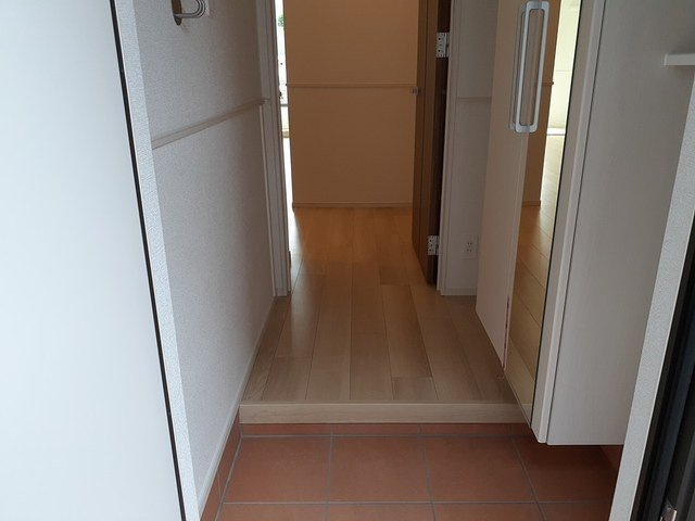 ローズ　ガーデン　大野　Ｂの玄関