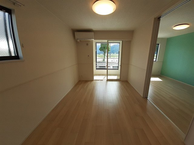 ローズ　ガーデン　大野　Ｂの居間・リビング