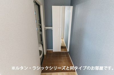 【玄関】 | ヴォーグⅠ | 明るい玄関です