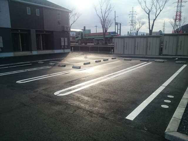 アンドロイ　アンソレイユ　Ｂの駐車場