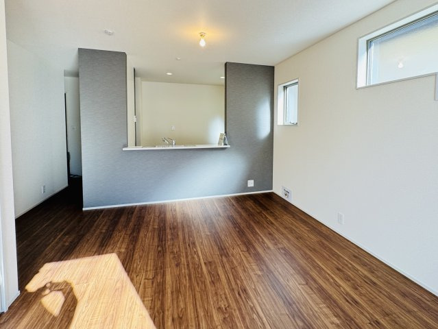 三郷市戸ケ崎１丁目新築戸建【戸ヶ崎小学校：4分】の居間・リビング|15.8帖リビングダイニングキッチン