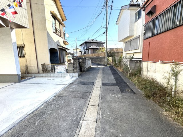 三郷市戸ケ崎１丁目新築戸建【戸ヶ崎小学校：4分】の前面道路含む現地写真|南西側前面道路