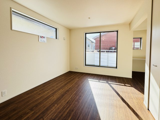 三郷市戸ケ崎１丁目新築戸建【戸ヶ崎小学校：4分】の居間・リビング|15.8帖リビングダイニングキッチン