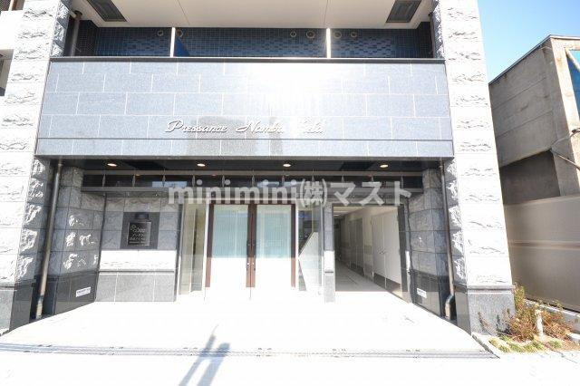 プレサンス難波フィールドのエントランス