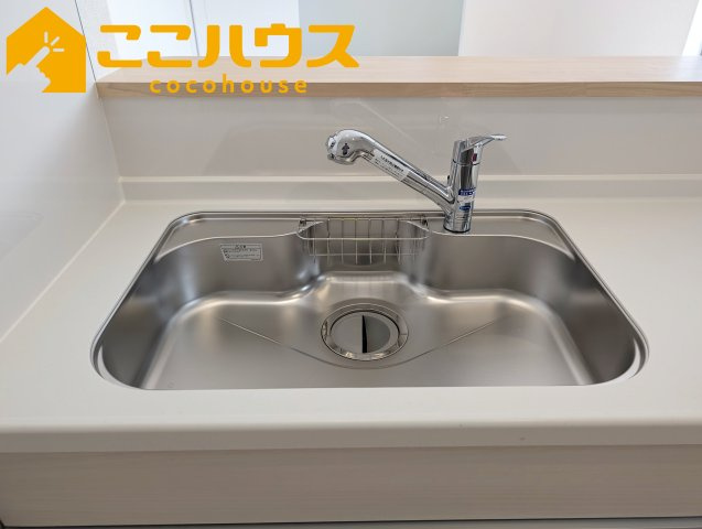 糸満市座波第2　クレイドルガーデン　新築戸建て　全4棟　3号棟のキッチン|洗い物のしやすいワイドシンク