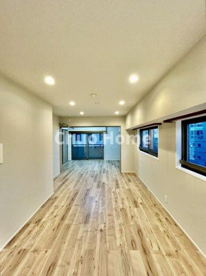 【居間・リビング】 | デュオ・スカーラ秋葉原 | 【リビングダイニング】一日の中で多くの時間を過すことになるリビングダイニングだからこそ、いつも穏やかな空間であることが必然。爽やかな通風と採光を存分に感じる事が出来る空間です。