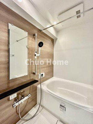 【浴室】 | デュオ・スカーラ秋葉原 | 【バスルーム】暖房換気乾燥機付きシステムバスルーム。暖房・冷風・換気・乾燥など、毎日を快適に過ごせるうれしい機能が揃っています。雨の日の洗濯物も安心です。