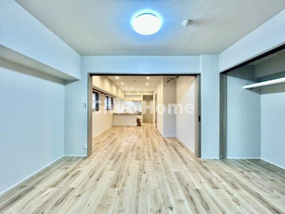 【洋室】 | デュオ・スカーラ秋葉原 | 【洋室】快適に過ごす条件は、一人ひとり違います。だからこそ飾り過ぎないシンプルな内装と偏り過ぎないデザインで統一しております。居住していく中でオーナー様だけの【マイホーム】に創り上げて下さい