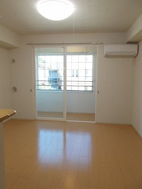 オ－ヴ　幸　ⅱの居間・リビング