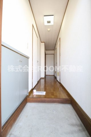 西村コーポレーションの玄関