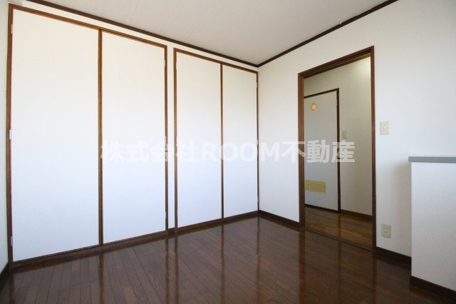 西村コーポレーションの洋室