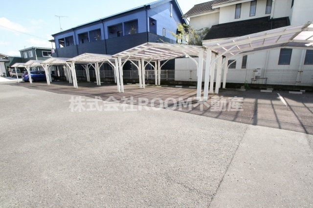 西村コーポレーションの駐車場