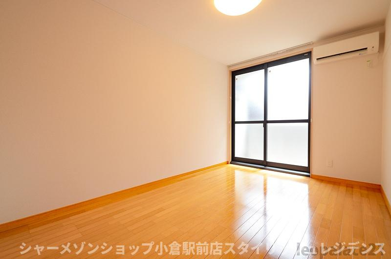 レオパレスＫＡＺＵの居間・リビング|設備・使用は号室により異なる為、現況を優先致します。
