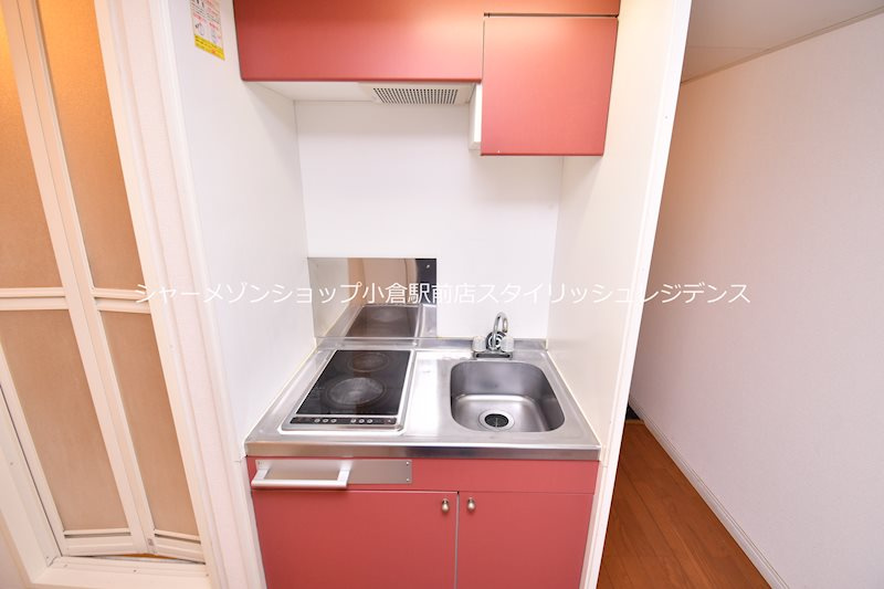 レオパレスブルーリバーのキッチン|システムキッチン2口コンロ