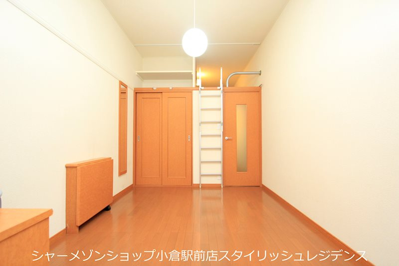 レオパレスTAKAYAMAの居間・リビング|※イメージ写真となるため、現況と異なる場合は現況を優先します