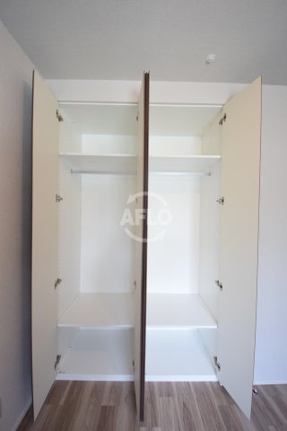 ローレルタワー御堂筋本町の収納|ローレルタワー御堂筋本町　クローゼット