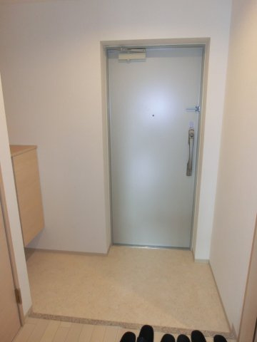 【玄関】 | アメニティ西田辺 | 玄関に収納あり