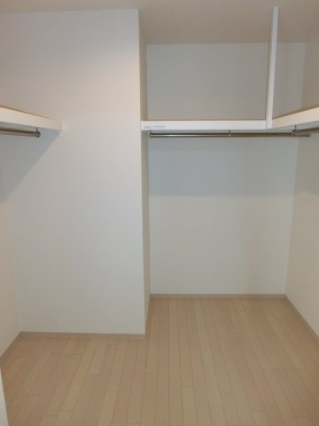 【収納】 | アメニティ西田辺 | 洋室に大きなウォークインクローゼットあります