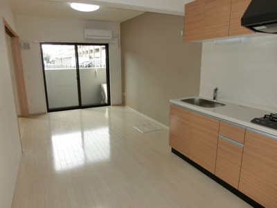 【居間・リビング】 | アメニティ西田辺 | ＬＤＫ10帖　オシャレな室内です♪