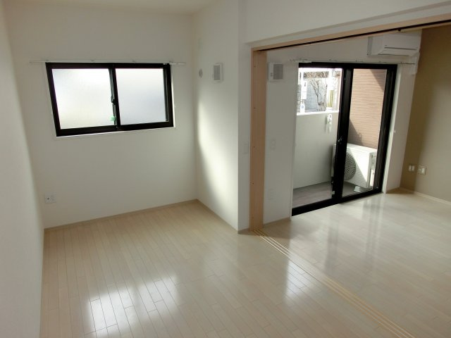 【寝室】 | アメニティ西田辺 | 洋室7.1帖