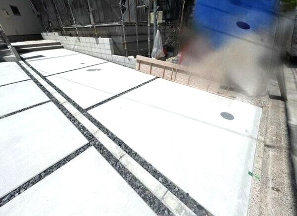 ドマーニ一色新町２号棟の駐車場