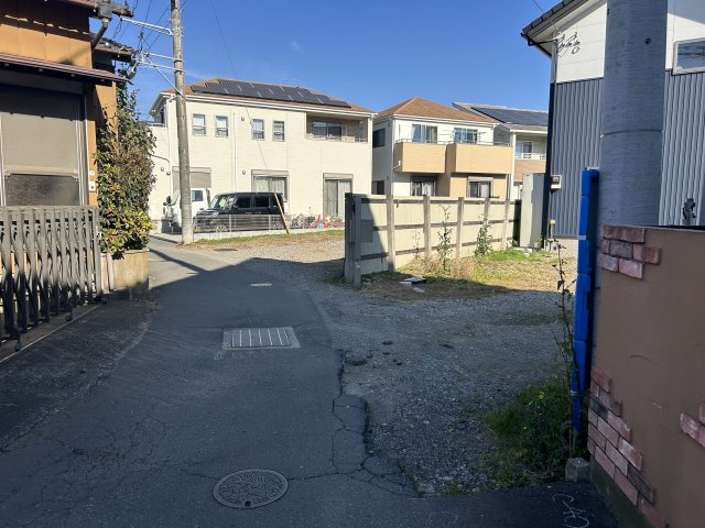 中古戸建　野田市野田711-2の前面道路含む現地写真