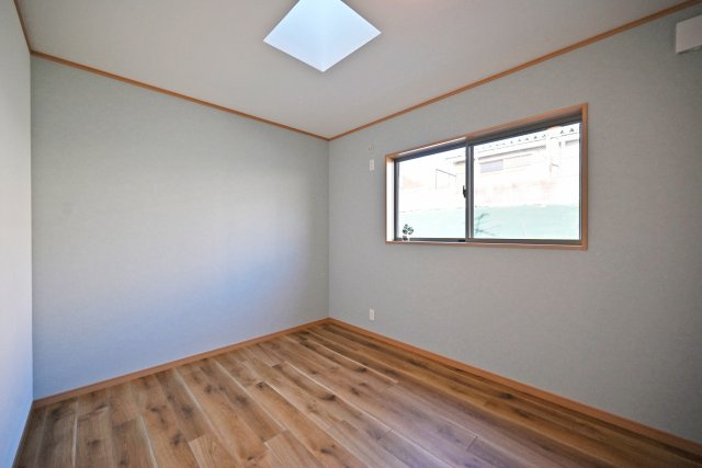 宝塚市宝梅3丁目中古一戸建ての洋室|2階洋室-6帖-