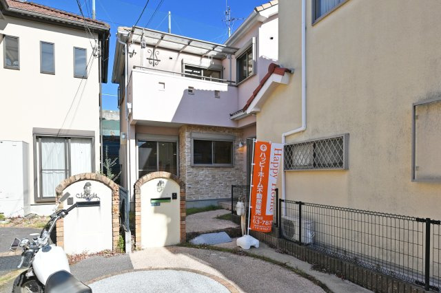 宝塚市宝梅3丁目中古一戸建ての外観|広々とした20帖LDKの物件。2025年9月内装リフォーム済で室内大変美麗です。ぜひ一度ご内覧ください。
