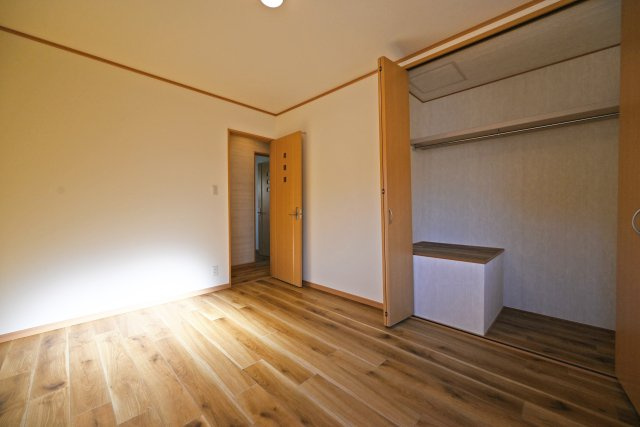 宝塚市宝梅3丁目中古一戸建ての洋室|2階洋室-6帖-