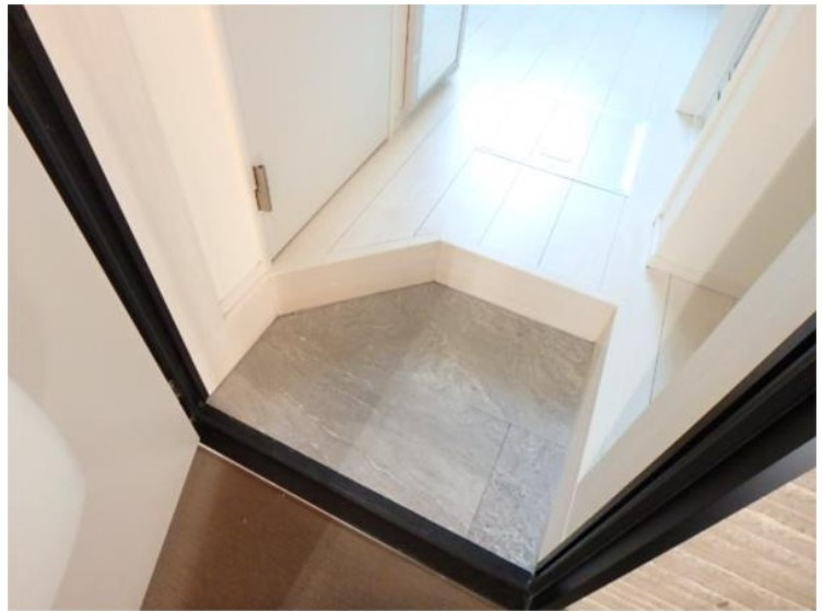 杉並区成田東５丁目のアパートの玄関