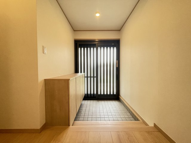 八戸市大字鮫町字ハン木沢の玄関|【リフォーム済】玄関の写真です。