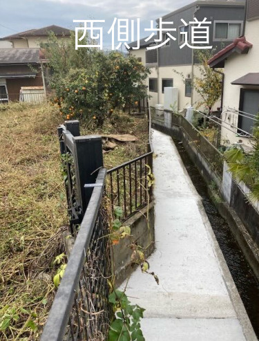売土地　富士市天間の前面道路含む現地写真|スーパー・ドラッグストア・コンビニまで車で10分圏内です。生活利便性の高い土地になっています。
