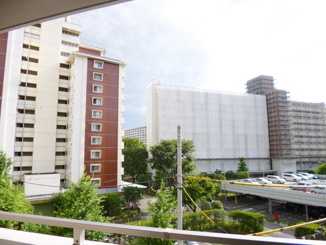 センテニアル王子神谷アネックスの展望|４階からの景色です。緑が見えます☆