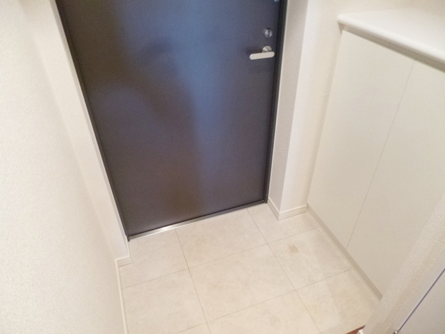 センテニアル王子神谷アネックスの玄関|玄関に下駄箱あります☆