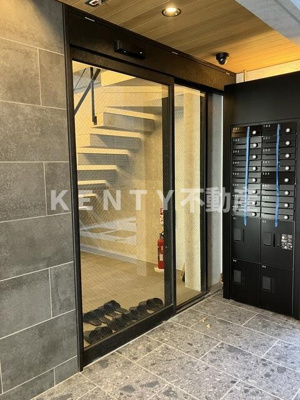 【エントランス】 | ＳＴＲＩＰＥＳ東大井 | 落ち着いたエントランスです