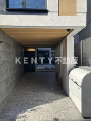 【エントランス】 | ＳＴＲＩＰＥＳ東大井 | 落ち着いたエントランスです