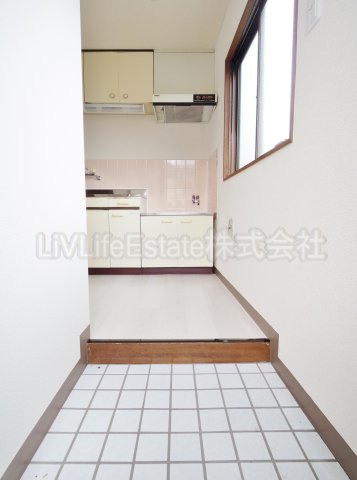 小平市小川東町４丁目の賃貸マンションの玄関