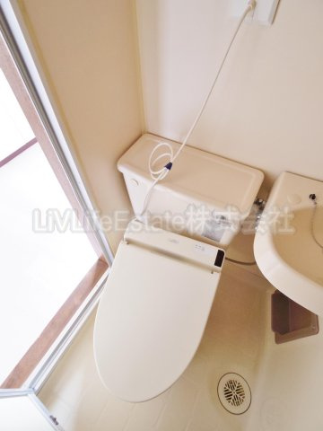 小平市小川東町４丁目の賃貸マンションのトイレ