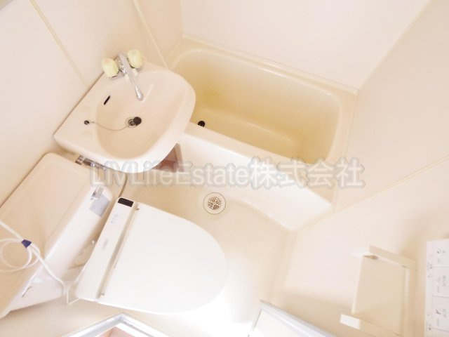 小平市小川東町４丁目の賃貸マンションの浴室