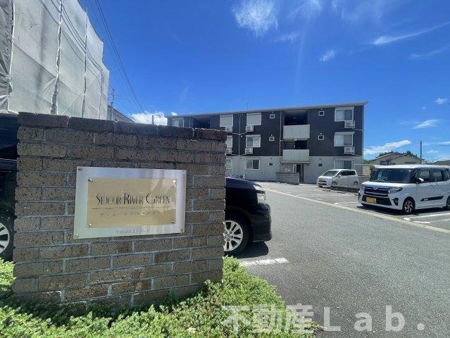 セジュール　リバーグリーンの駐車場