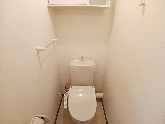 シティフォレスト８２のトイレ|落ち着いた色調のトイレです